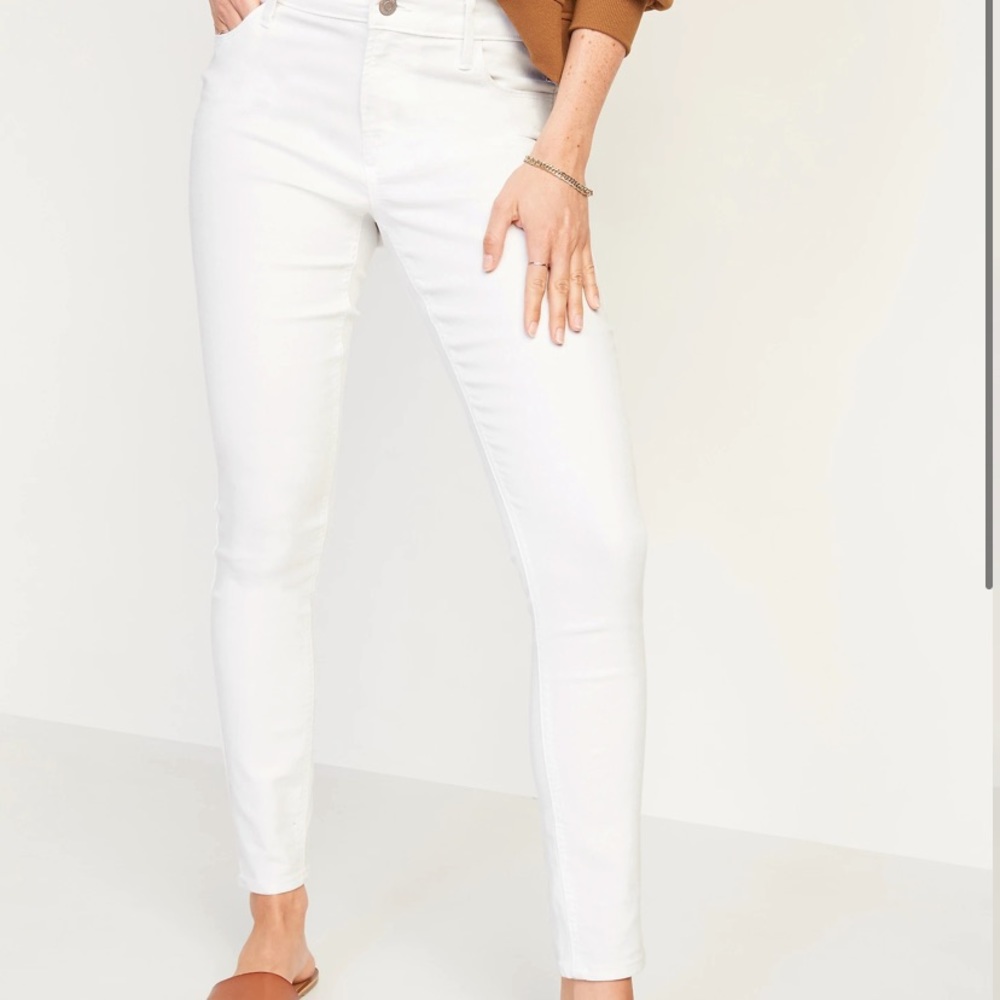 SOLD Old Navy White Skinny Jeans